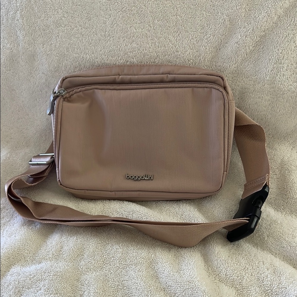 Baggallini Modern belt bag sling